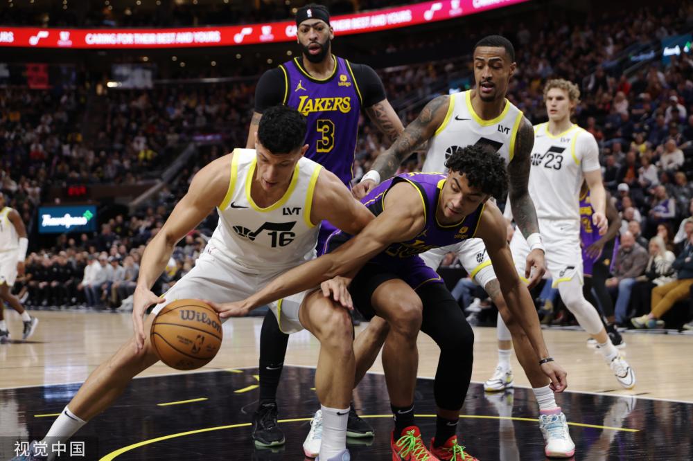 他的女友亲 他的女友亲